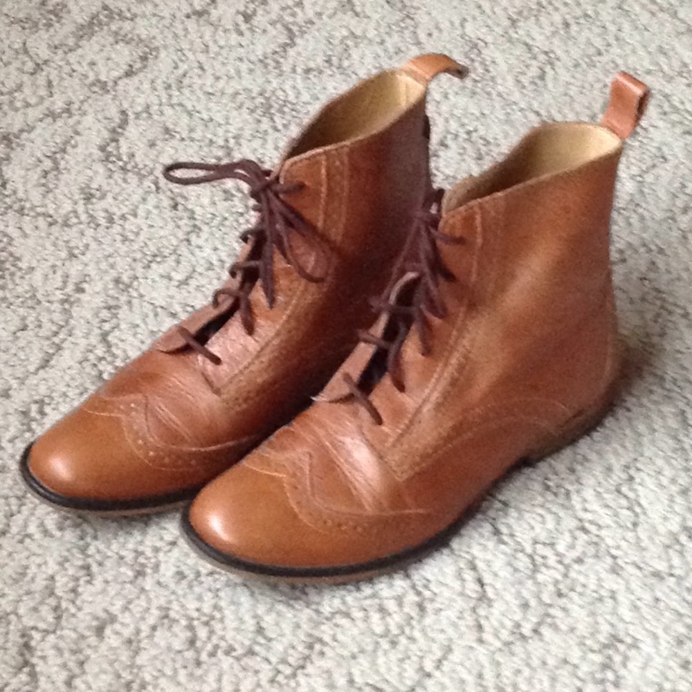 Steve Madden wingtip leather boots